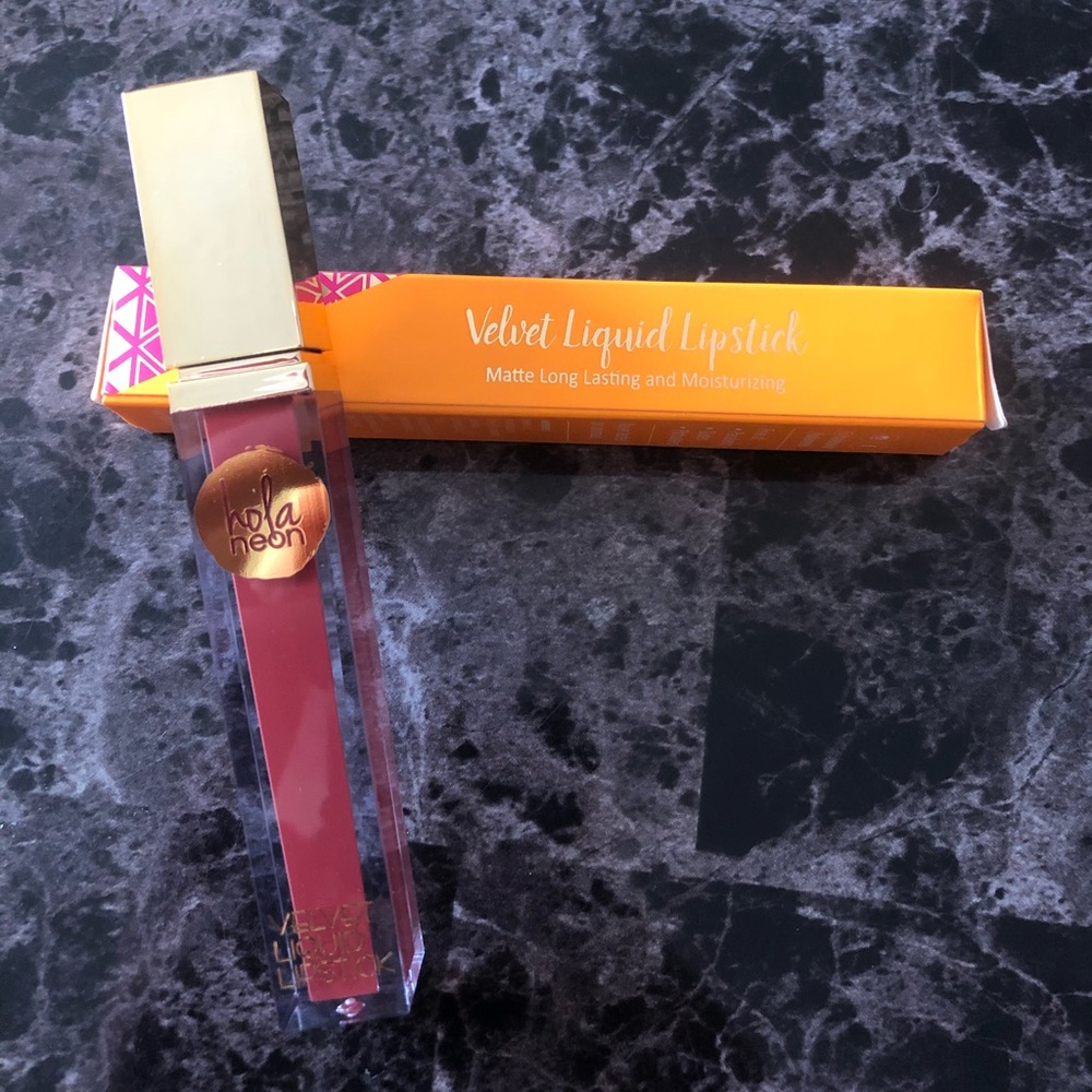 Velvet liquid lipstick